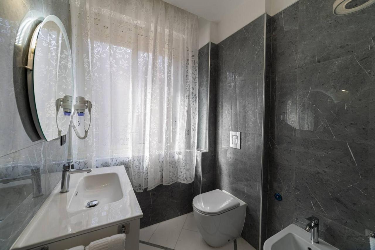 Apartments Hotel Real Suite Napoli Chiaia Mergellina Экстерьер фото