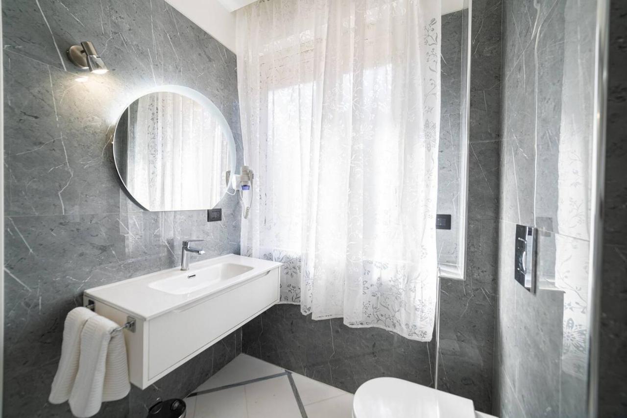 Apartments Hotel Real Suite Napoli Chiaia Mergellina Экстерьер фото