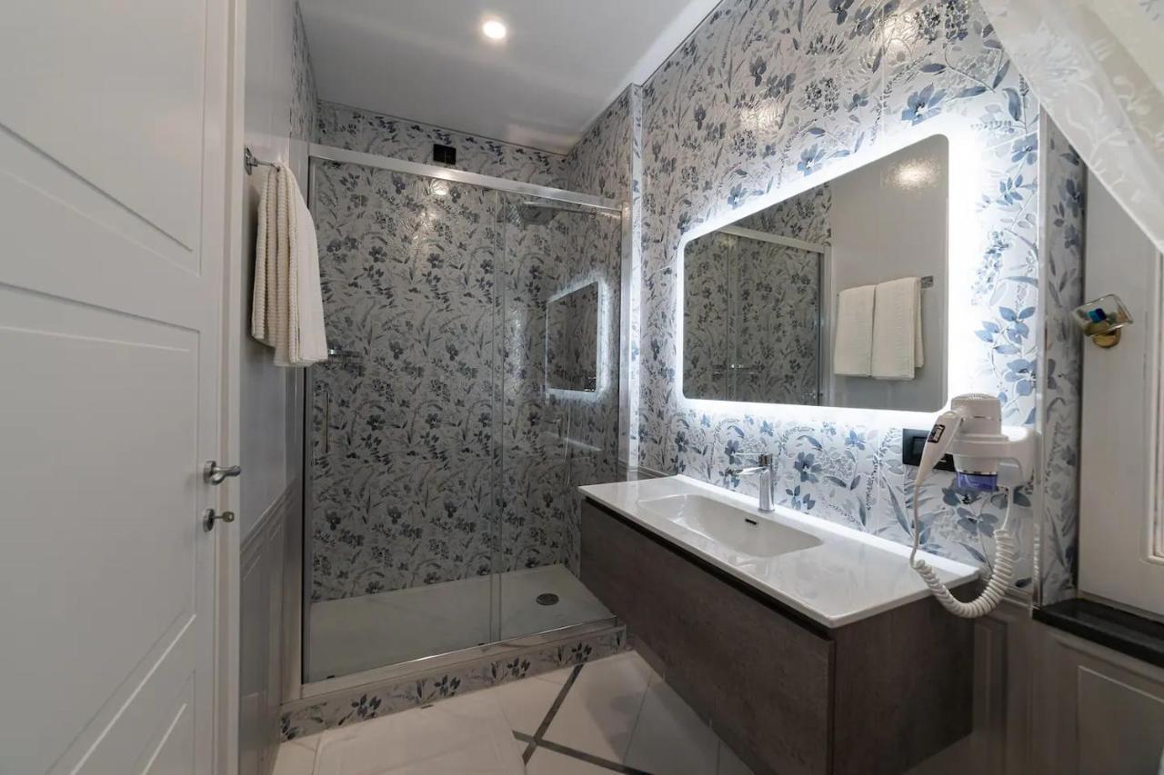 Apartments Hotel Real Suite Napoli Chiaia Mergellina Экстерьер фото