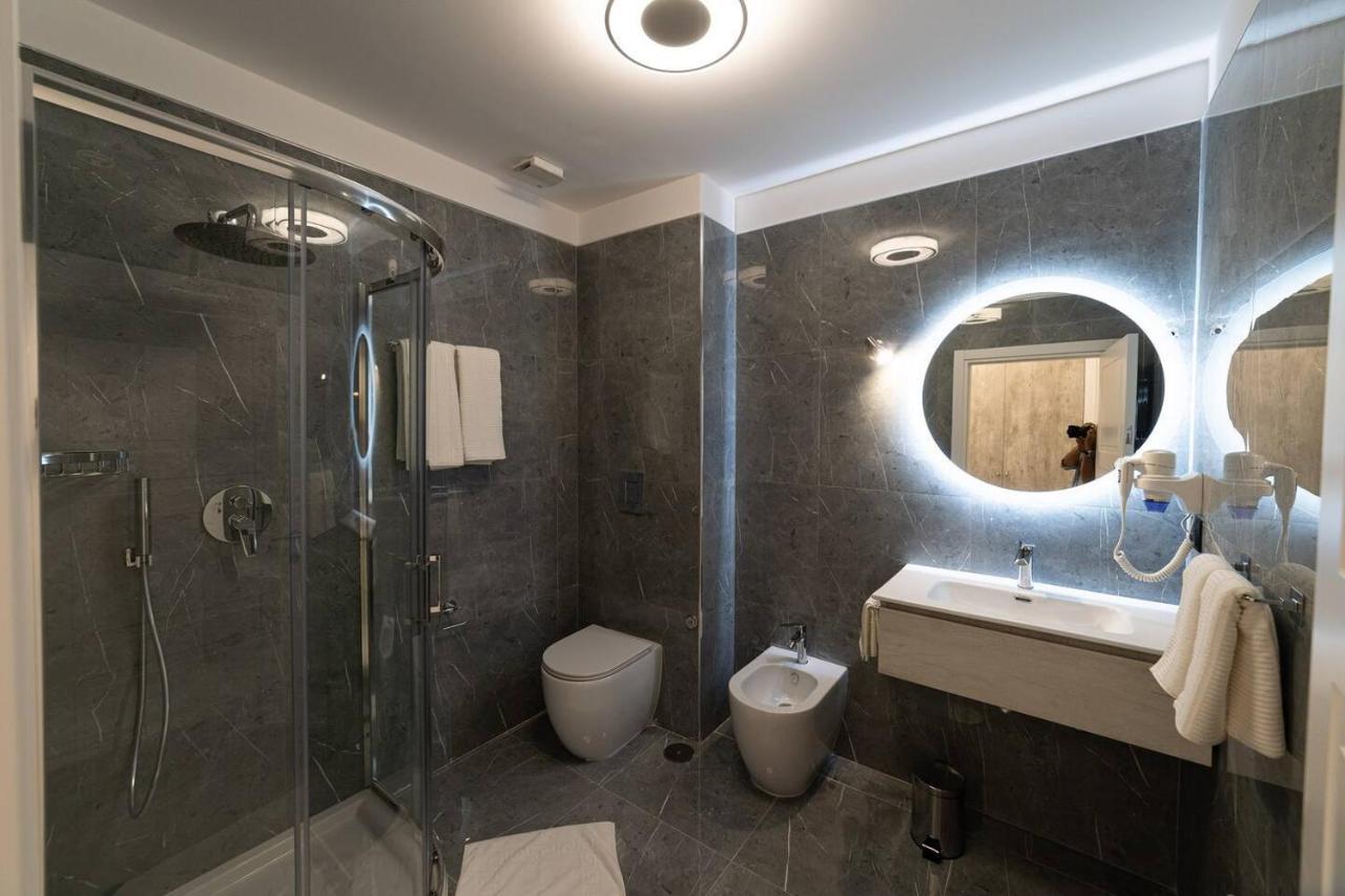 Apartments Hotel Real Suite Napoli Chiaia Mergellina Экстерьер фото