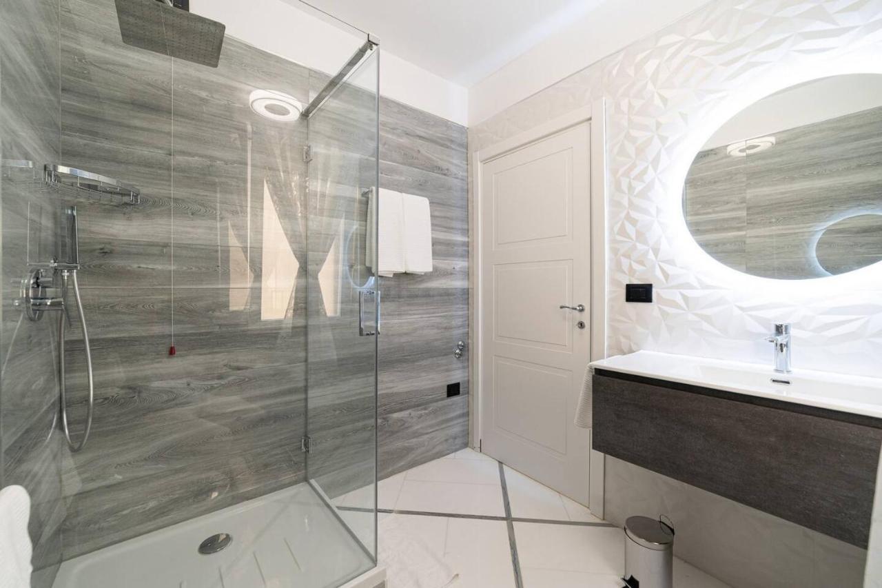 Apartments Hotel Real Suite Napoli Chiaia Mergellina Экстерьер фото