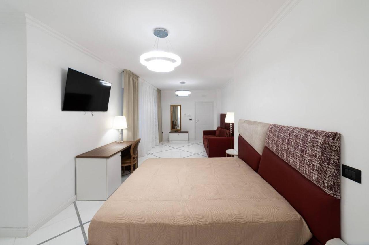 Apartments Hotel Real Suite Napoli Chiaia Mergellina Экстерьер фото